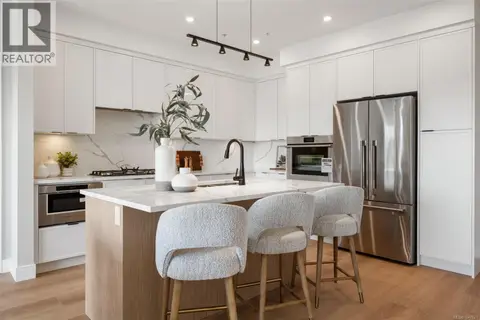 604 1810 Selenite Pl