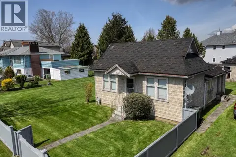 5211 MAPLE ROAD