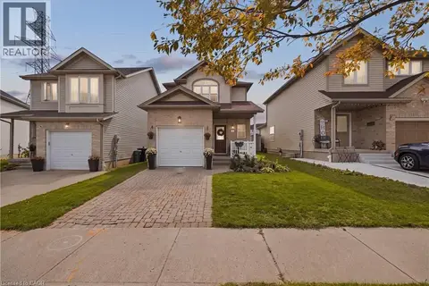 116 HENHOEFFER Crescent