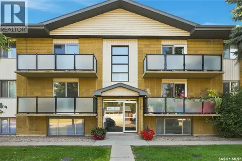 2 111 St Lawrence CRESCENT
