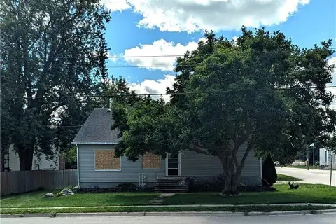 608 MAIN Street E