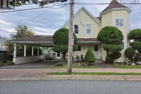 7 Douglas St