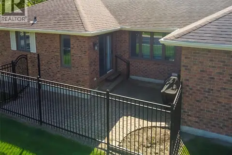 21 Earl DRIVE