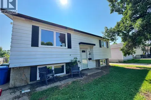 12 Bowerman CRESCENT