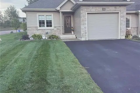 121 Boisee Crescent