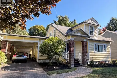 320 University Avenue