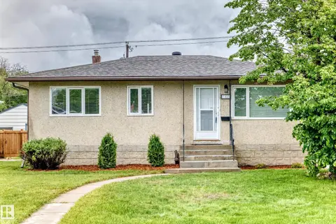 7307 76 ST NW