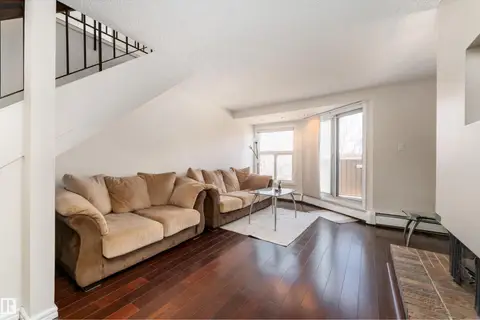 11120 83 AV NW
