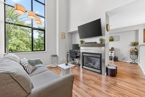 416 10866 CITY PARKWAY