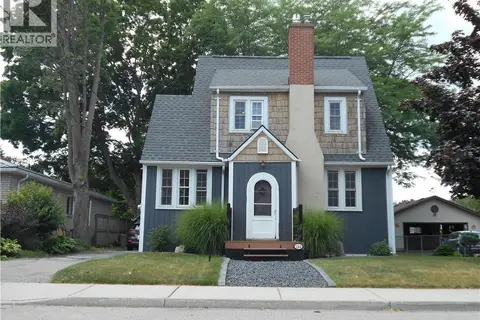 244 KENT Street S