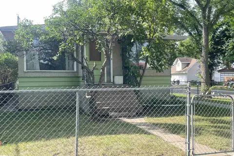 8759 81 AV NW