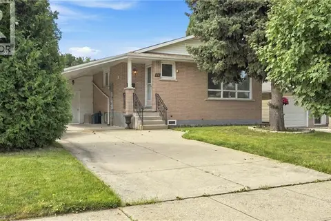 18 GLEN CASTLE Drive