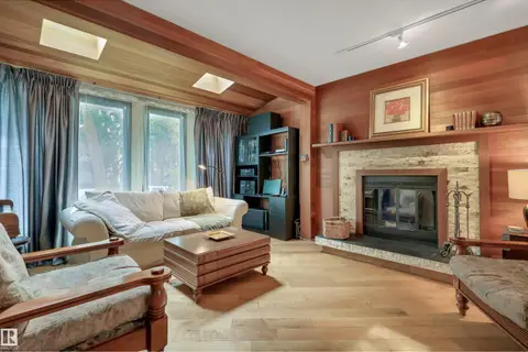 10524 75 AV NW