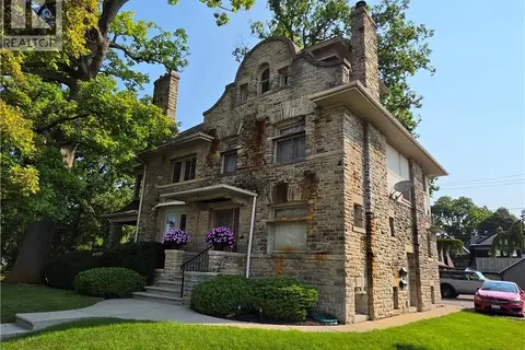 71 NORFOLK Street N