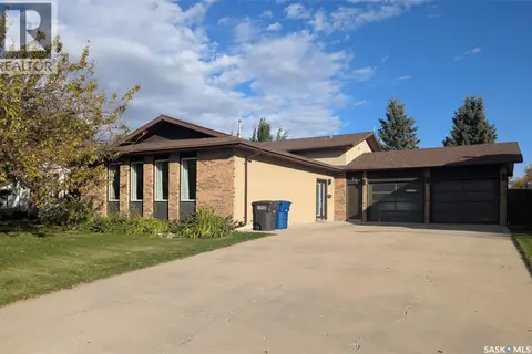 32 Barnes CRESCENT