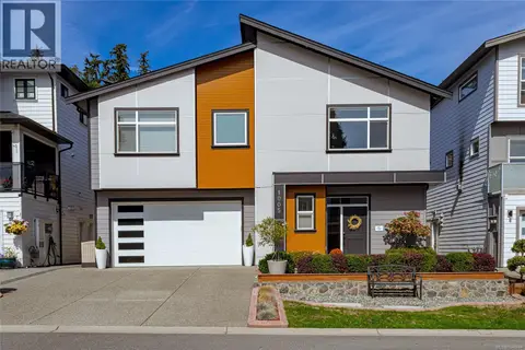 1005 Golden Spire Cres