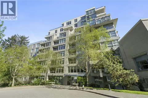 605 9262 UNIVERSITY CRESCENT