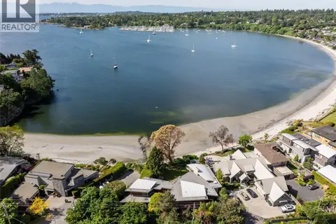 3931 Cadboro Bay Rd