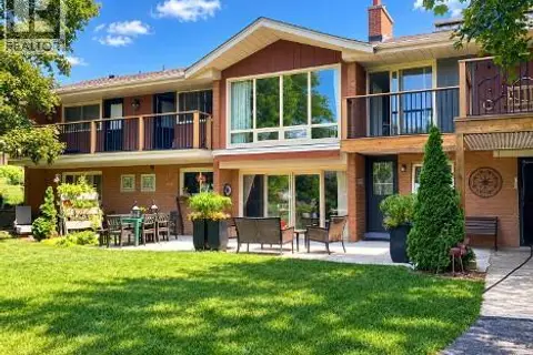 81 THOMSON Drive