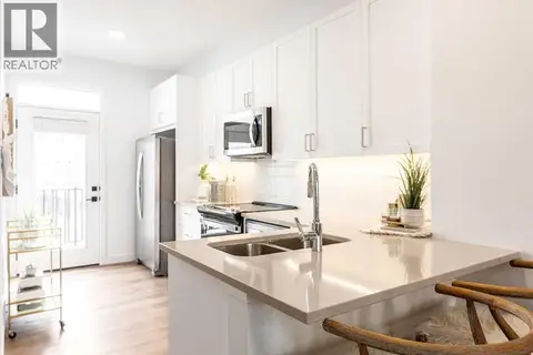 106, 272 Heirloom Crescent SE