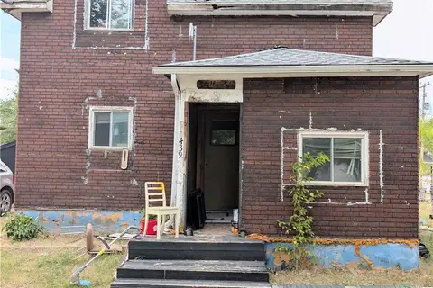 439 4th STREET W
