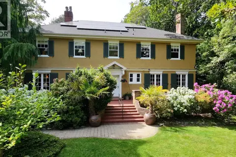 990 Terrace Ave