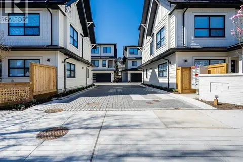 2 7117 LINDSAY ROAD