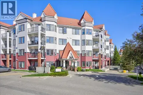 218, 30 Royal Oak Plaza NW