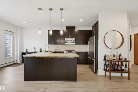 #2801 10136 104 ST NW