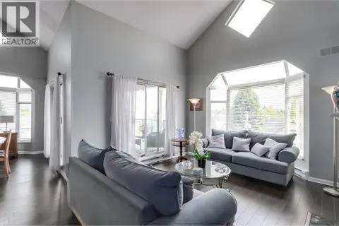 312 7633 ST. ALBANS ROAD