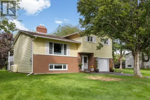 18 Lakewood Drive