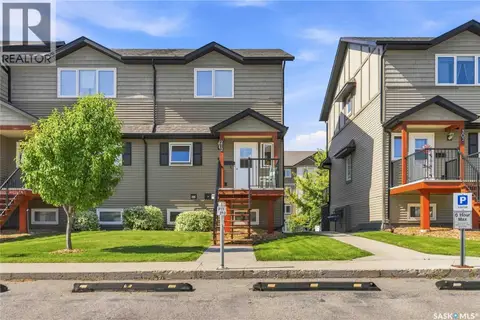 212 110 Shillington CRESCENT