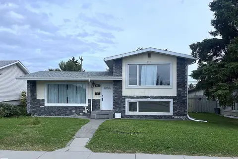 8817 163 ST NW
