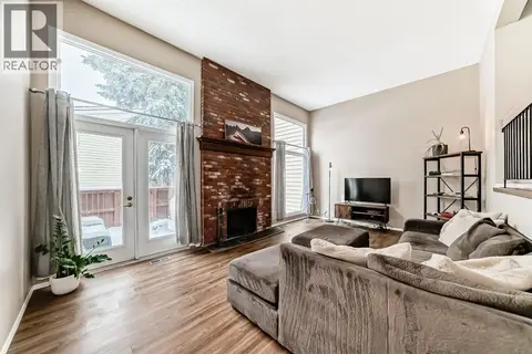 407 Point Mckay Garden NW