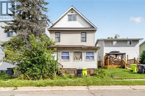 678 ALBERT Street W