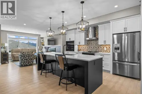 3352 Hawks Crescent