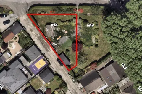 2560 WELLINGTON CRESCENT