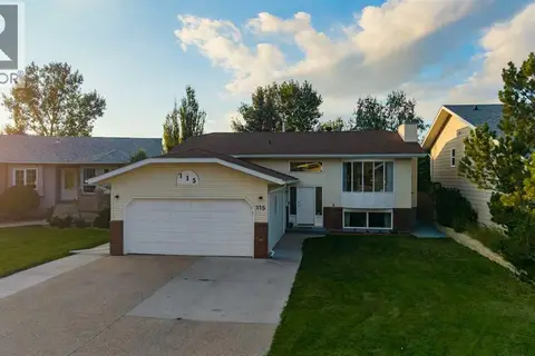115 Mt. Crandell Cres W