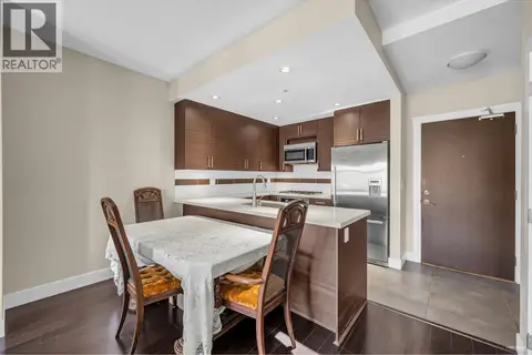 301 4710 HASTINGS STREET