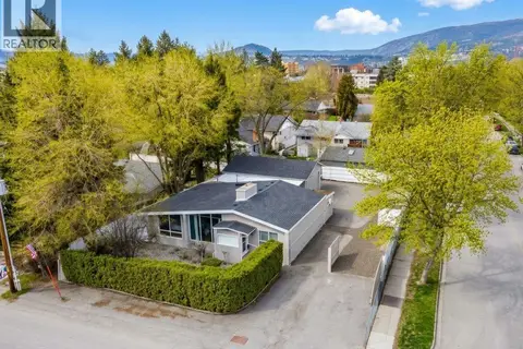 1201 Kelglen Crescent