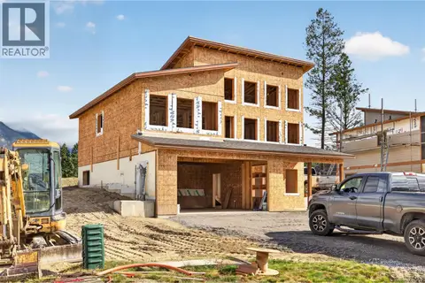 1208 Swansea Crescent