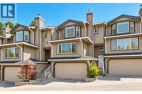138 1140 CASTLE CRESCENT