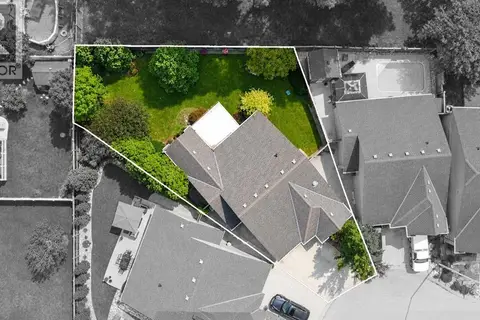 821 Carriage WAY