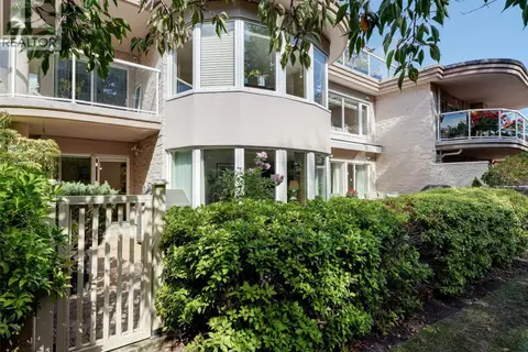 3105 2829 Arbutus Rd