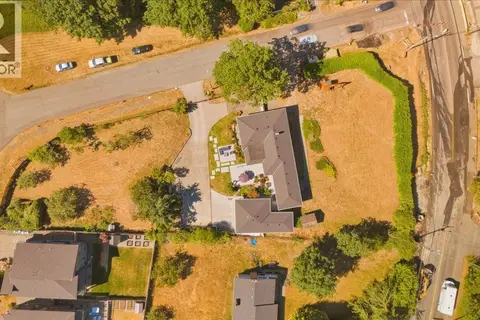 2565 Departure Bay Rd