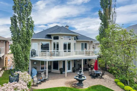 38 SHORES DR