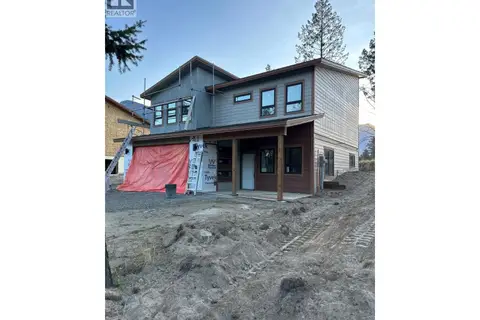 1210 Swansea Crescent