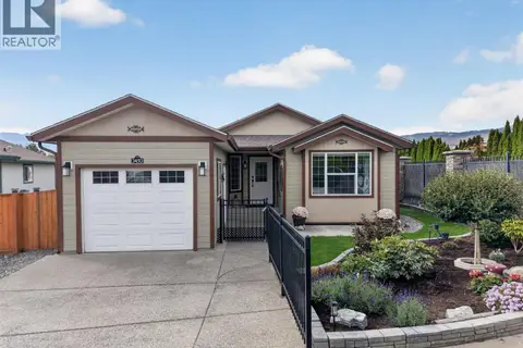 3493 Oak Crescent