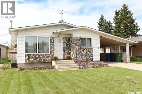 32 Clarke AVENUE