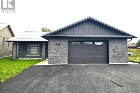 51 Oak St